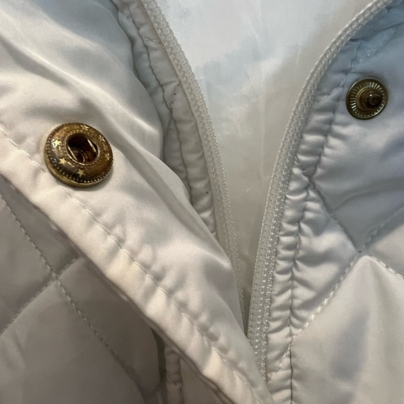 #2027. Kim Rogers White Quilted Puffy Vest w/Zip & Snap Closure. Size 1X - Picture 3 of 8